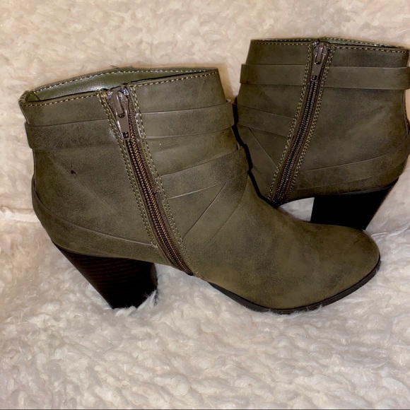 🚨“Booties Charlotte Russe rusted army green”🚨 - Picture 4 of 8